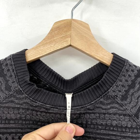 Lululemon black & gray patterned seamless long sleeve - Picture 4 of 6